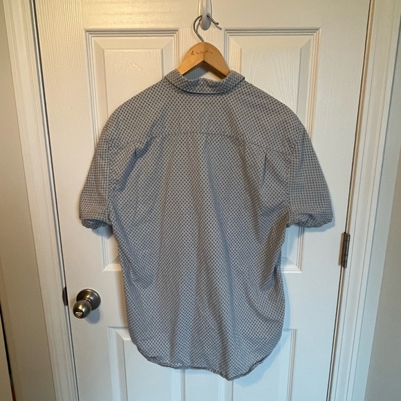 GAP Men’s Slim Fit Short Sleeve Button Down Shirt - Picture 2 of 5